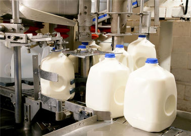 China Automatische Milch-Fertigungsstraße UHT-Molkereimilchverarbeitungs-Anlage 3000L 5000L usine